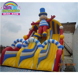 Lovely kids clown inflatable bouncy castle with slide