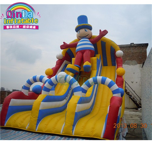 Lovely kids clown inflatable bouncy castle with slide